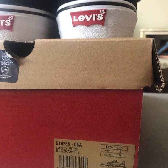 Levi’s men’s sneakers. New with tags - Picture 4 of 4